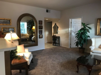 LIVING ROOM: LOOKING TOWARDS FRONT DOOR Doreen Mack, Lofty Expressions - apartments, downsizing