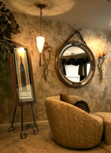 Faux painted walls, Murano glass light.