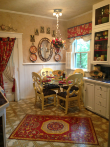Dining Area in Kitchen.
